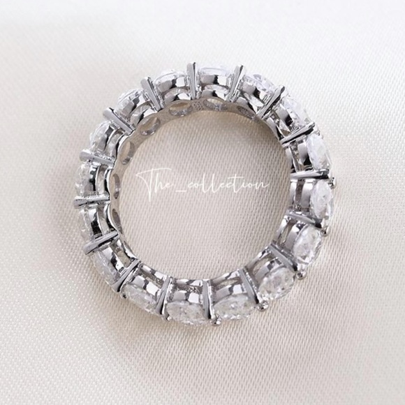 ETERNITY OVAL CUT WEDDING BAND IN STERLING SILVER - Picture 2 of 4